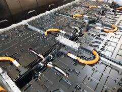 復(fù)合材料在電動汽車動力電池輕量化殼體開發(fā)與性能評估
